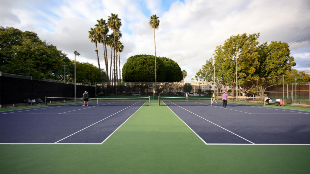 Public tennis courts near me discount